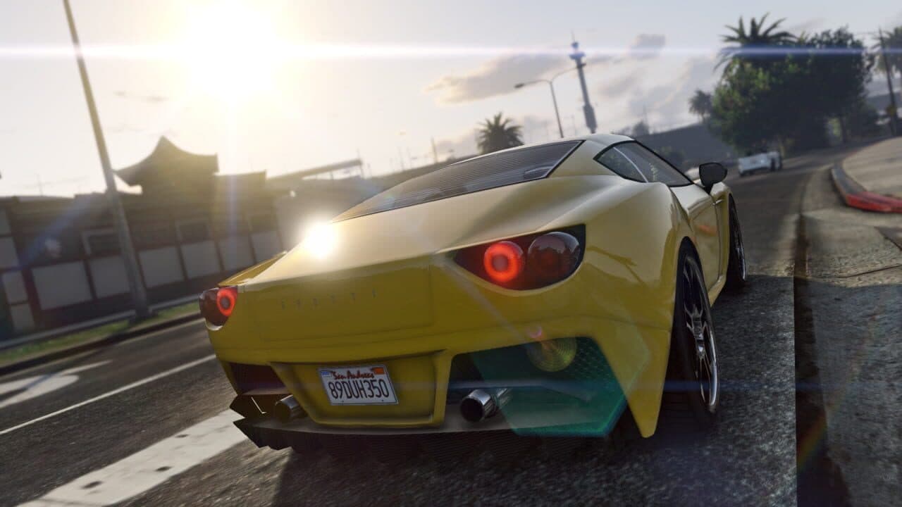 Grand Theft Auto V: Premium Online Edition & Whale Shark Card Bundle thumbnail 2