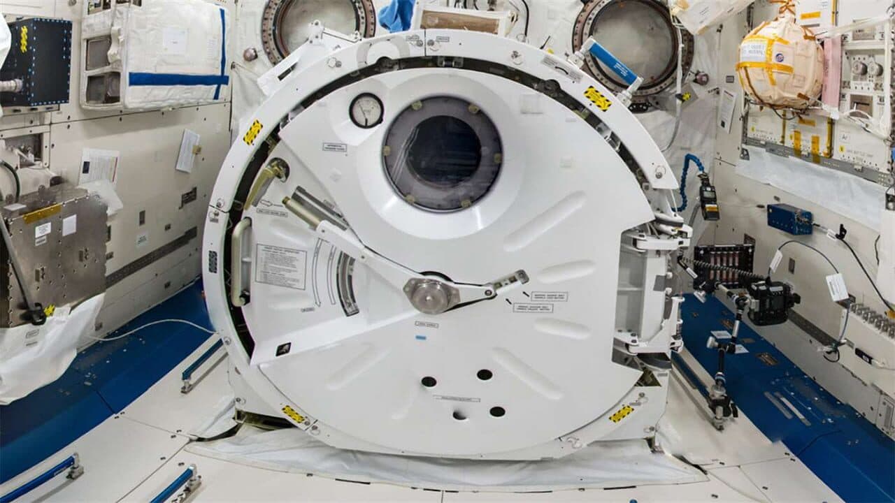 International Space Station Tour VR screenshot 1
