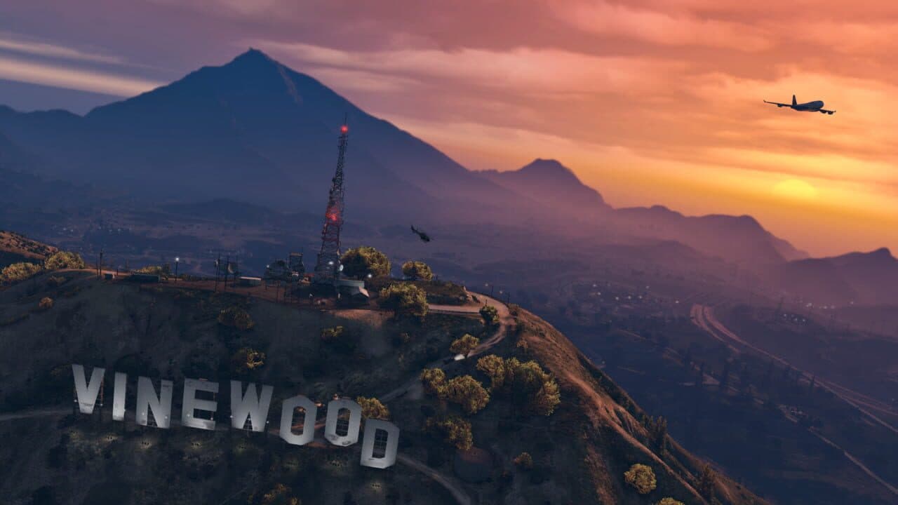 Grand Theft Auto V: Premium Online Edition & Whale Shark Card Bundle thumbnail 3