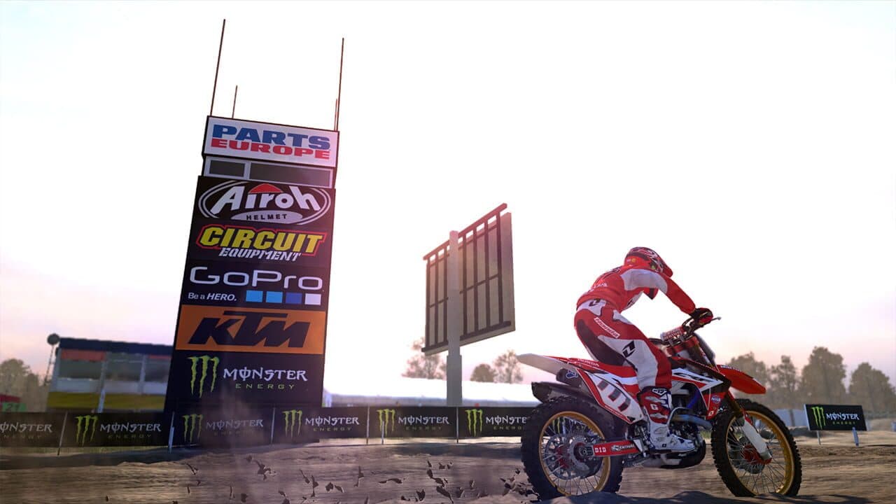 MXGP: The Official Motocross Videogame Compact screenshot 1