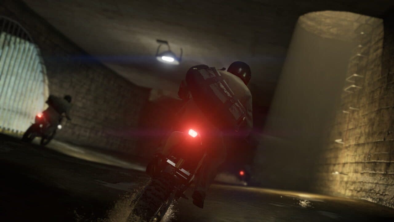 Grand Theft Auto V: Premium Online Edition & Whale Shark Card Bundle thumbnail 10