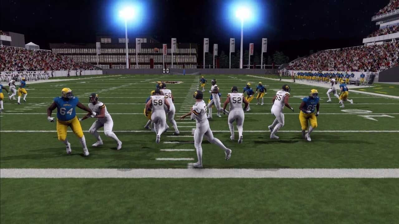 Maximum Football 2019 thumbnail 8