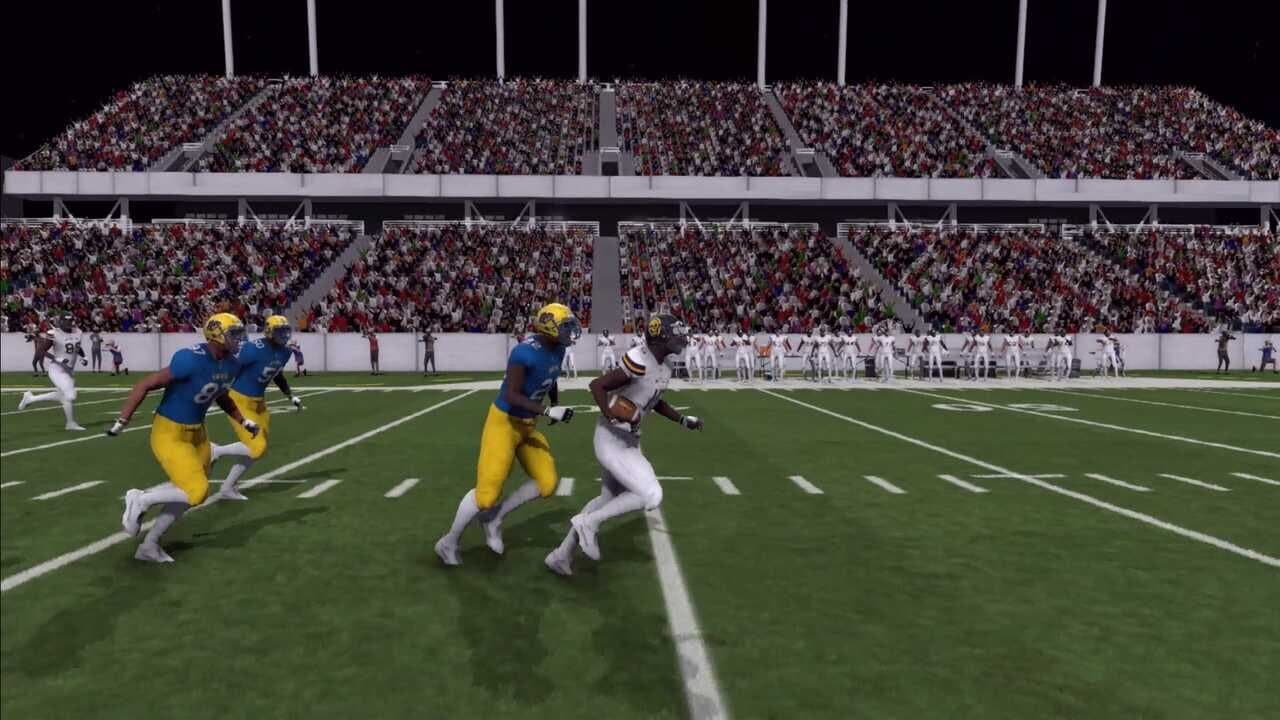 Maximum Football 2019 thumbnail 10
