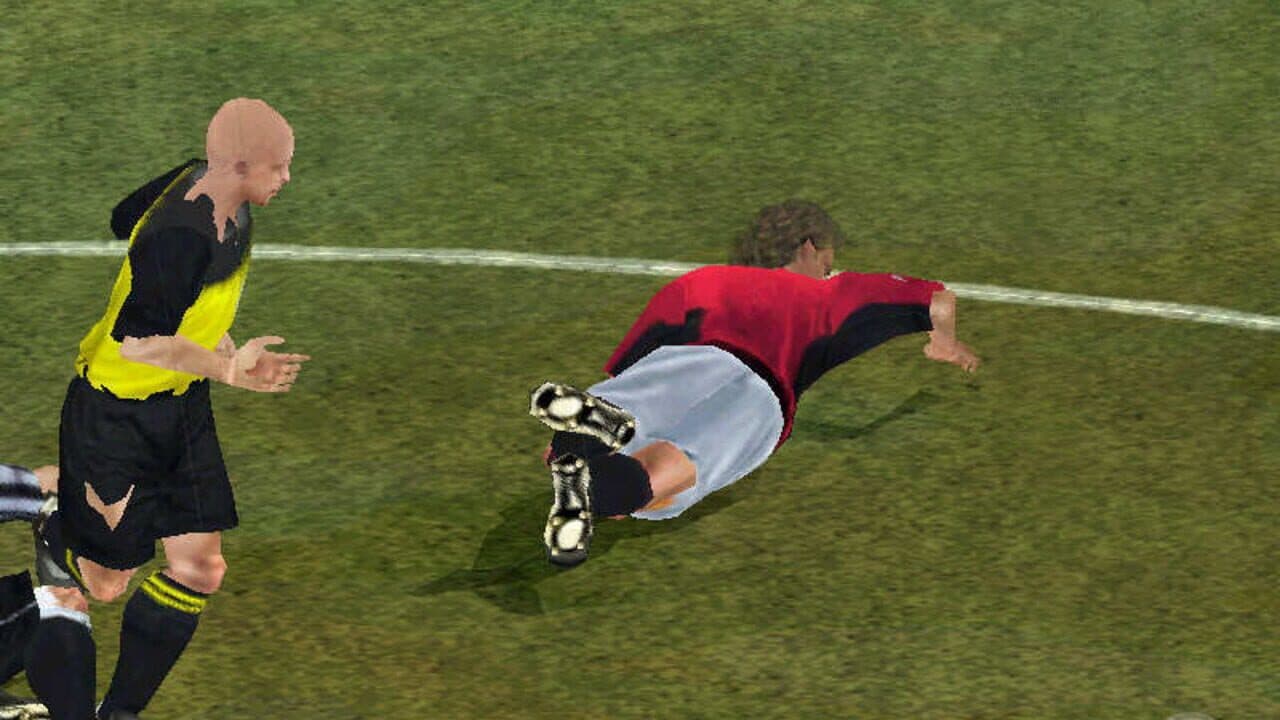 FIFA Soccer 2003 thumbnail 2