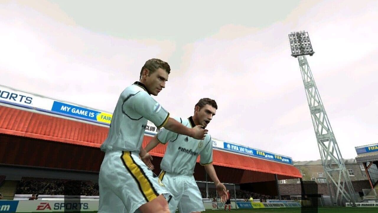 FIFA Soccer 2004 thumbnail 2