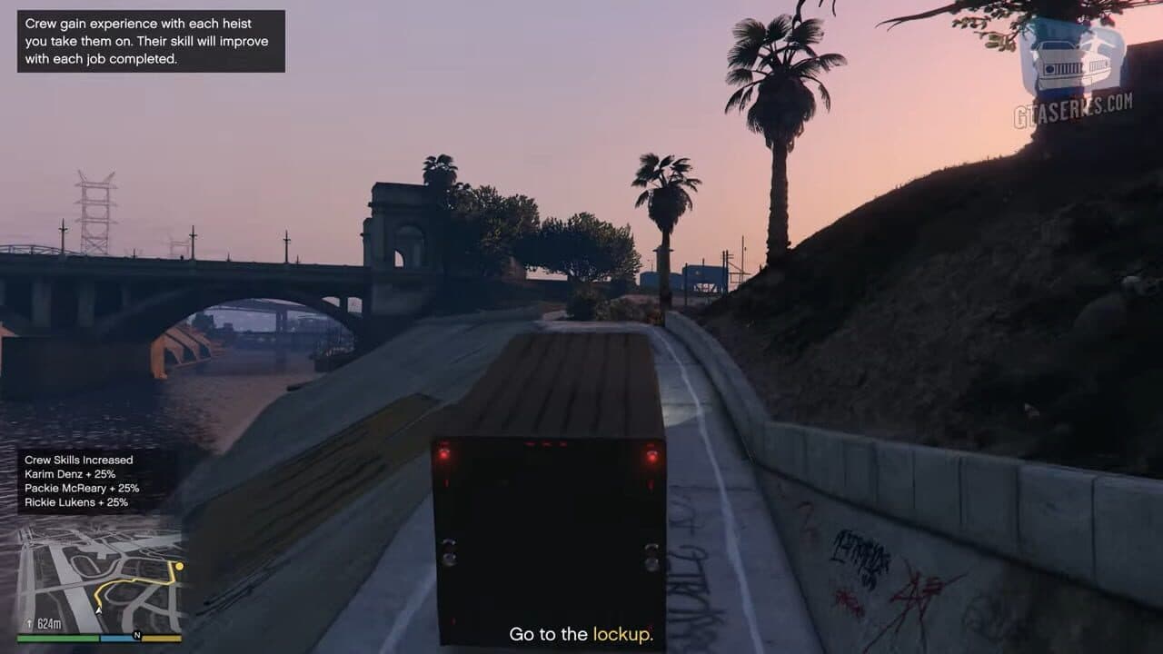 Grand Theft Auto V: Premium Edition & Megalodon Shark Card Bundle thumbnail 3