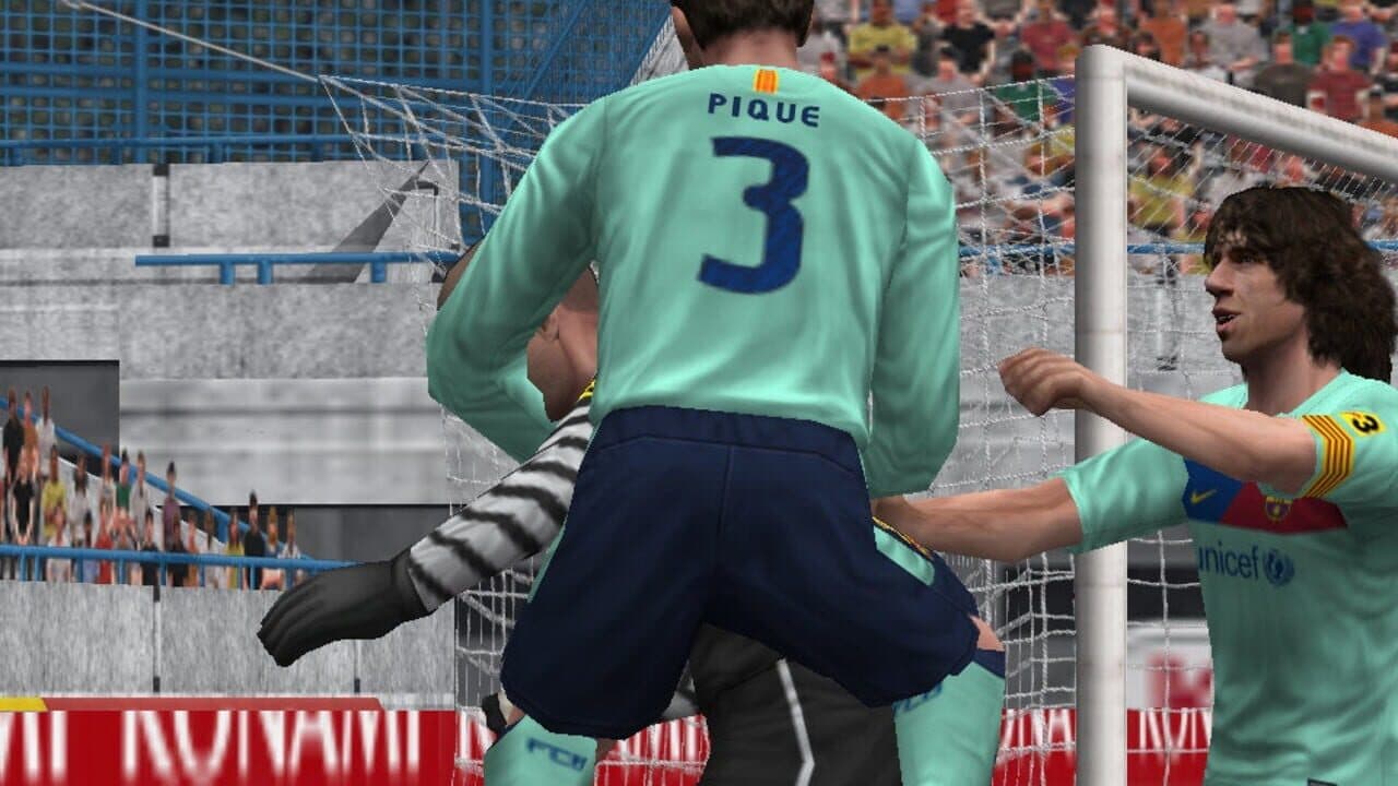 Pro Evolution Soccer 2011 thumbnail 2
